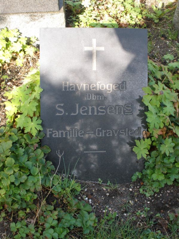 S. Jensen's familiegravsted.JPG